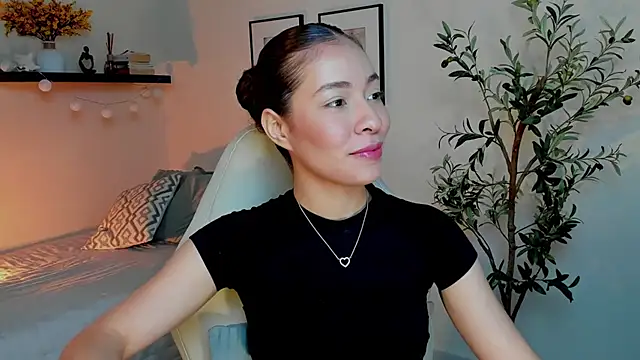 Snapshot of isabella-garcia- chatting on 04.17.26 isabella-garcia- online show from 04.17.26
