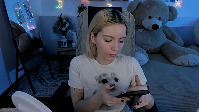 AuroraWrenfield online show from 03.31.26