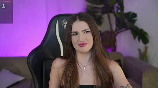 Snapshot of Goldie_Flame chatting on 10.15.25 Goldie Flame online show from 10.15.25