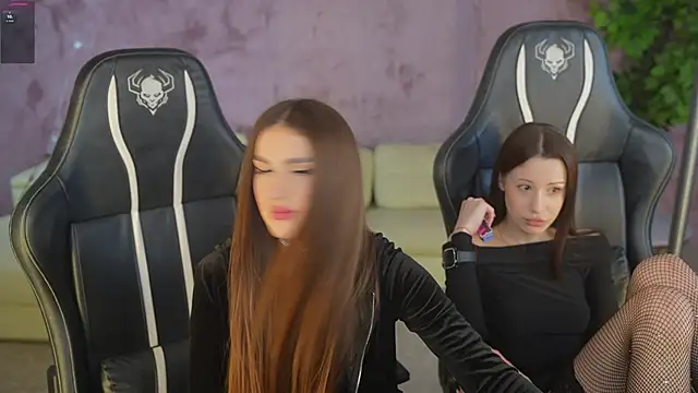 Snapshot of Goldie_Flame chatting on 11.06.25 Goldie Flame online show from 11.06.25