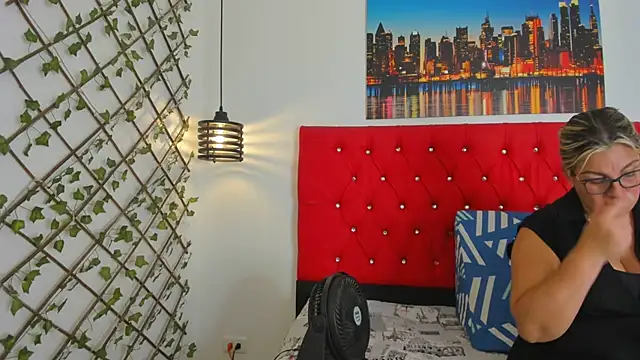 carolinacrus01 online show from 10.31.25