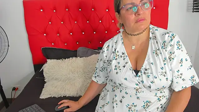 carolinacrus01 online show from 02.10.26