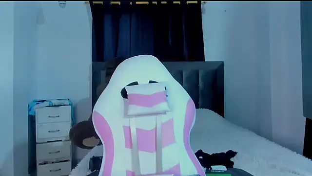 ISA BELLA VZL online show from 12.04.25