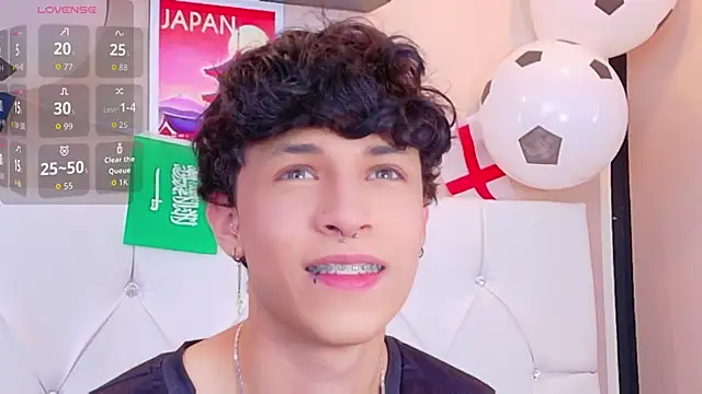 Snapshot of Axel__Evans chatting on 06.18.26 Axel Evans online show from 06.18.26