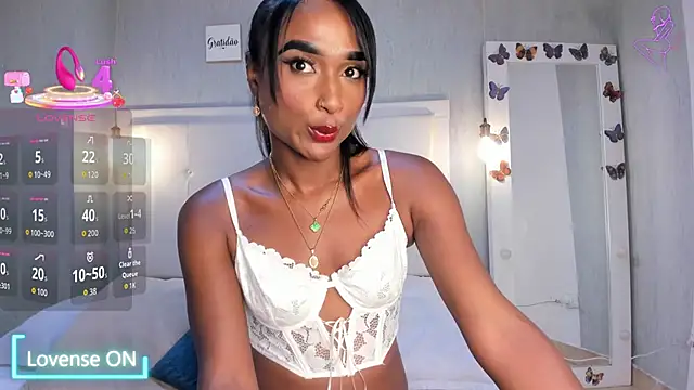 Snapshot of EsmeraldaNyx chatting on 09.09.25 EsmeraldaNyx online show from 09.09.25
