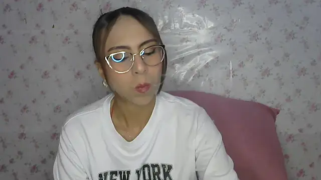 Snapshot of Roselingalvis13 chatting on 06.06.26 Roselingalvis13 online show from 06.06.26