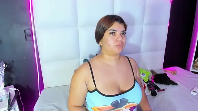 Snapshot of Gigi_duran chatting on 07.18.26 Gigi duran online show from 07.18.26