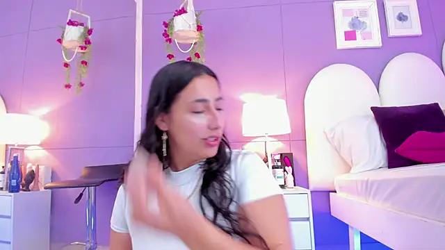 my aleja  online show from 09.17.25