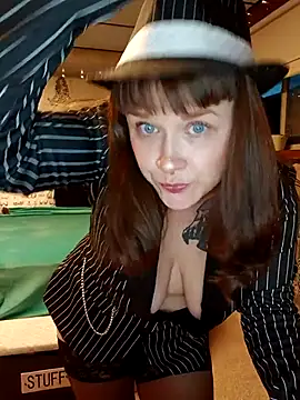 Snapshot of Ursulalane chatting on 10.11.25 Ursulalane online show from 10.11.25