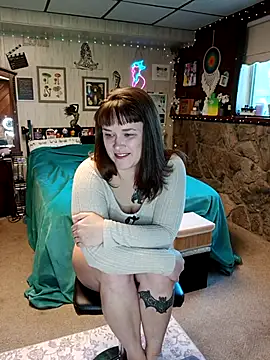 Snapshot of Ursulalane chatting on 10.16.25 Ursulalane online show from 10.16.25