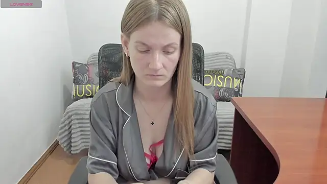 Snapshot of Alisha_Skyes chatting on 06.17.26 Alisha Skyes online show from 06.17.26