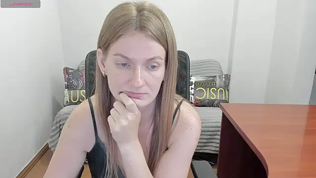 Snapshot of Alisha_Skyes chatting on 07.04.26 Alisha Skyes online show from 07.04.26