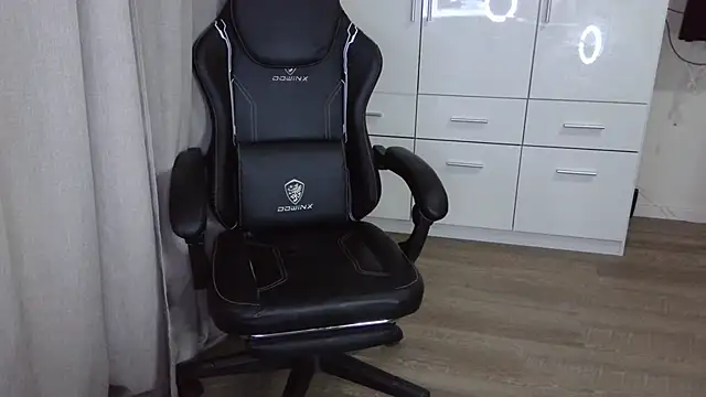 Snapshot of Milo9210 chatting on 10.10.25 Milo9210 online show from 10.10.25