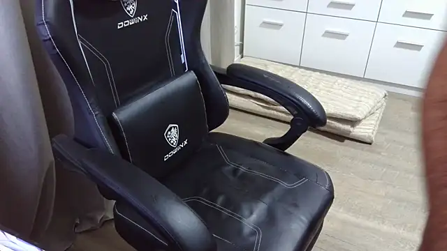 Snapshot of Milo9210 chatting on 11.01.25 Milo9210 online show from 11.01.25