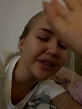 Snapshot of CandyVice chatting on 10.28.25 CandyVice online show from 10.28.25