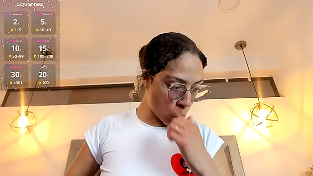 Hanna Cornee  online show from 10.10.25