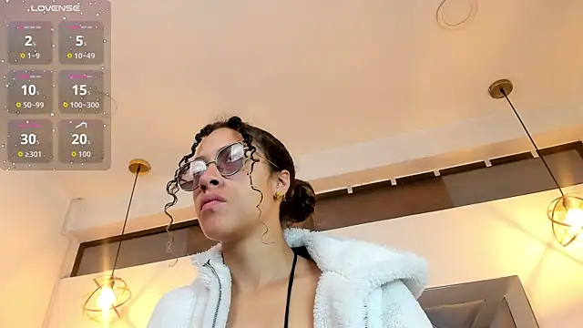 Hanna Cornee  online show from 10.18.25