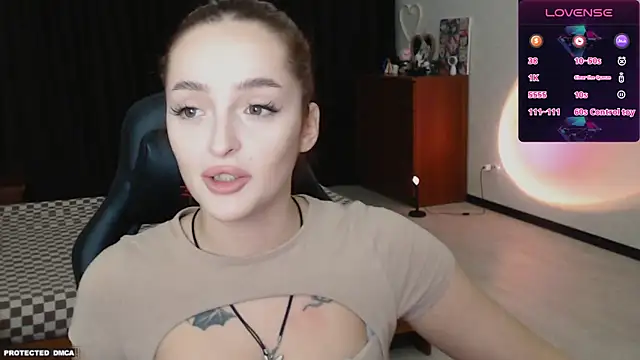 Snapshot of wwwlexicom chatting on 11.17.25 wwwlexicom online show from 11.17.25