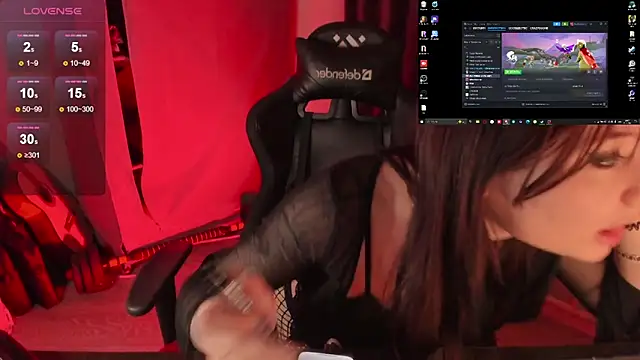 Snapshot of Melante chatting on 04.14.26 Melante online show from 04.14.26