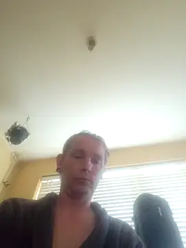 Snapshot of piercingpik chatting on 04.19.26 piercingpik online show from 04.19.26