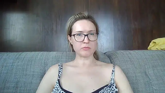 Snapshot of Jugira chatting on 06.18.26 Jugira online show from 06.18.26
