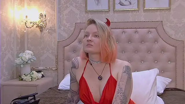 Snapshot of Kate_Storm chatting on 10.10.25 Kate Storm online show from 10.10.25