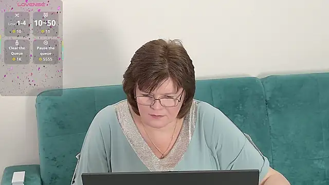 Snapshot of Sandra_Sunrise chatting on 09.22.25 Sandra Sunrise online show from 09.22.25