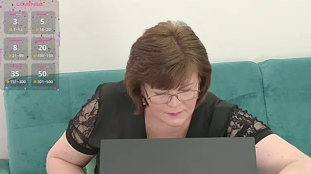 Snapshot of Sandra_Sunrise chatting on 10.03.25 Sandra Sunrise online show from 10.03.25