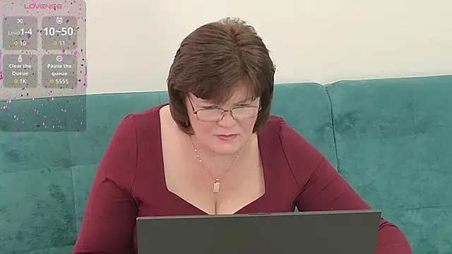 Snapshot of Sandra_Sunrise chatting on 10.10.25 Sandra Sunrise online show from 10.10.25