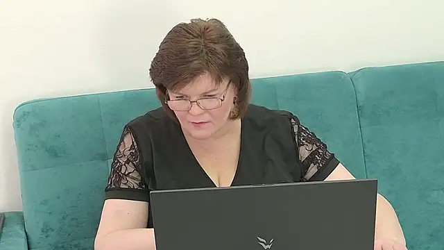 Snapshot of Sandra_Sunrise chatting on 11.06.25 Sandra Sunrise online show from 11.06.25