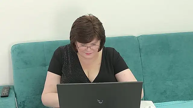 Snapshot of Sandra_Sunrise chatting on 11.21.25 Sandra Sunrise online show from 11.21.25