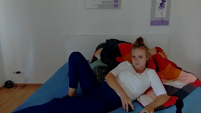 Snapshot of hornycouplefuck12 chatting on 09.14.25 hornycouplefuck12 online show from 09.14.25