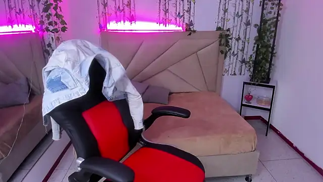 Snapshot of anna_moon11 chatting on 02.15.26 anna moon11 online show from 02.15.26