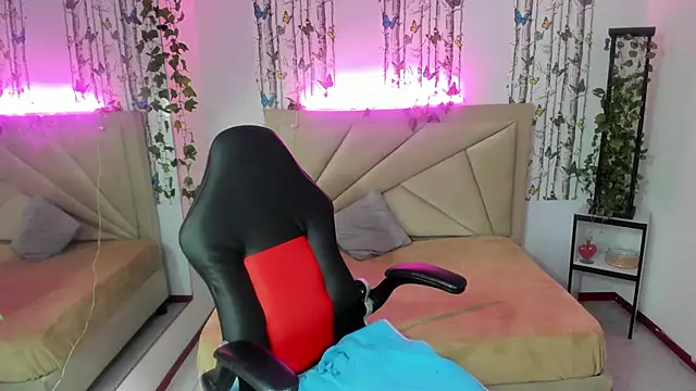 Snapshot of anna_moon11 chatting on 02.20.26 anna moon11 online show from 02.20.26