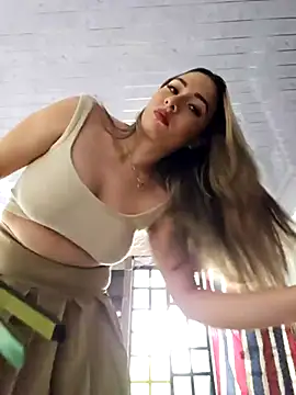 Snapshot of Natasanz chatting on 09.16.25 Natasanz online show from 09.16.25