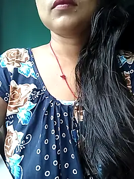 Snapshot of Desi_couple305 chatting on 09.22.25 Desi couple305 online show from 09.22.25