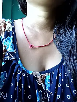 Snapshot of Desi_couple305 chatting on 09.24.25 Desi couple305 online show from 09.24.25