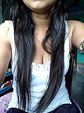 Snapshot of Desi_couple305 chatting on 10.08.25 Desi couple305 online show from 10.08.25