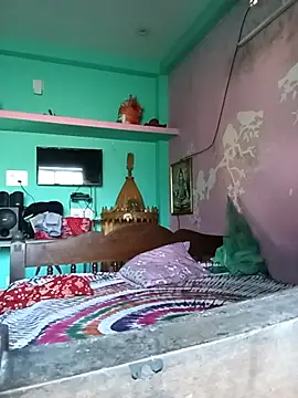 Snapshot of Desi_couple305 chatting on 10.15.25 Desi couple305 online show from 10.15.25