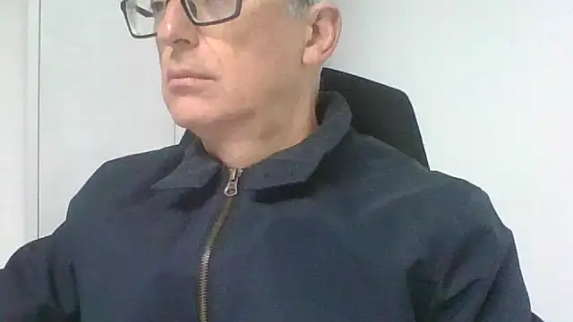 Snapshot of Sensor2000 chatting on 12.15.25 Sensor2000 online show from 12.15.25