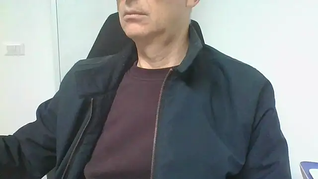 Snapshot of Sensor2000 chatting on 12.23.25 Sensor2000 online show from 12.23.25