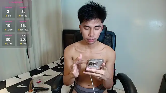 Snapshot of Ur_pinoyhotbrix chatting on 04.30.26 Ur pinoyhotbrix online show from 04.30.26