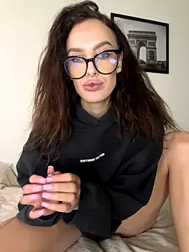 Snapshot of goodgirldevil chatting on 11.25.25 goodgirldevil online show from 11.25.25