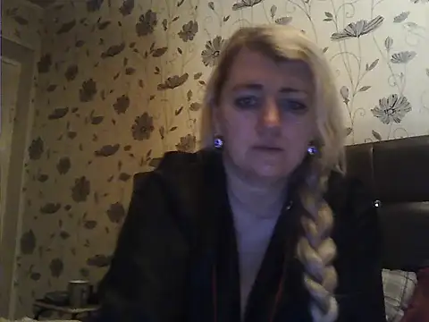 SmileCamille online show from 12.01.25