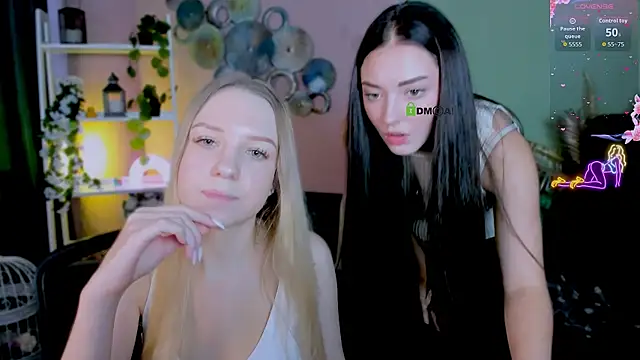 Snapshot of miki-niki chatting on 09.15.25 miki-niki online show from 09.15.25