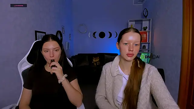 Snapshot of miki-niki chatting on 09.30.25 miki-niki online show from 09.30.25