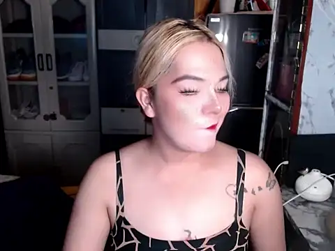 Snapshot of blonditax1111 chatting on 07.18.26 blonditax1111 online show from 07.18.26