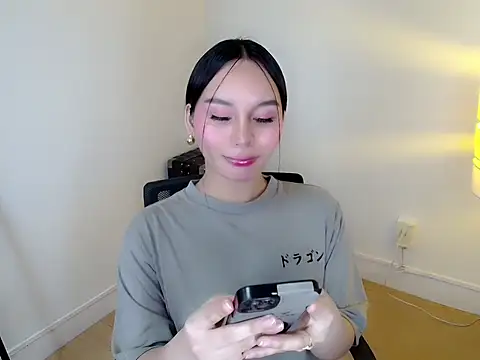 holly tabby online show from 01.08.26