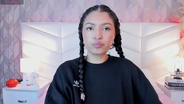 victoria   jonnes online show from 10.05.25