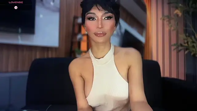 Snapshot of Huntress_xxx chatting on 06.15.26 Huntress xxx online show from 06.15.26